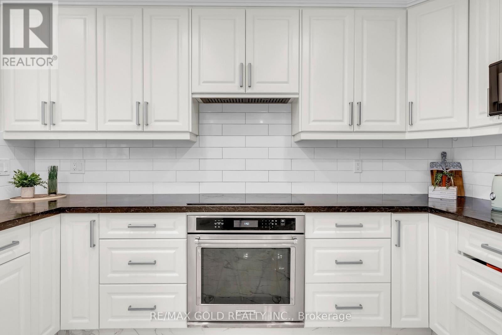 2911 Tradewind Drive, Mississauga, Ontario  L5N 6L2 - Photo 13 - W12986598