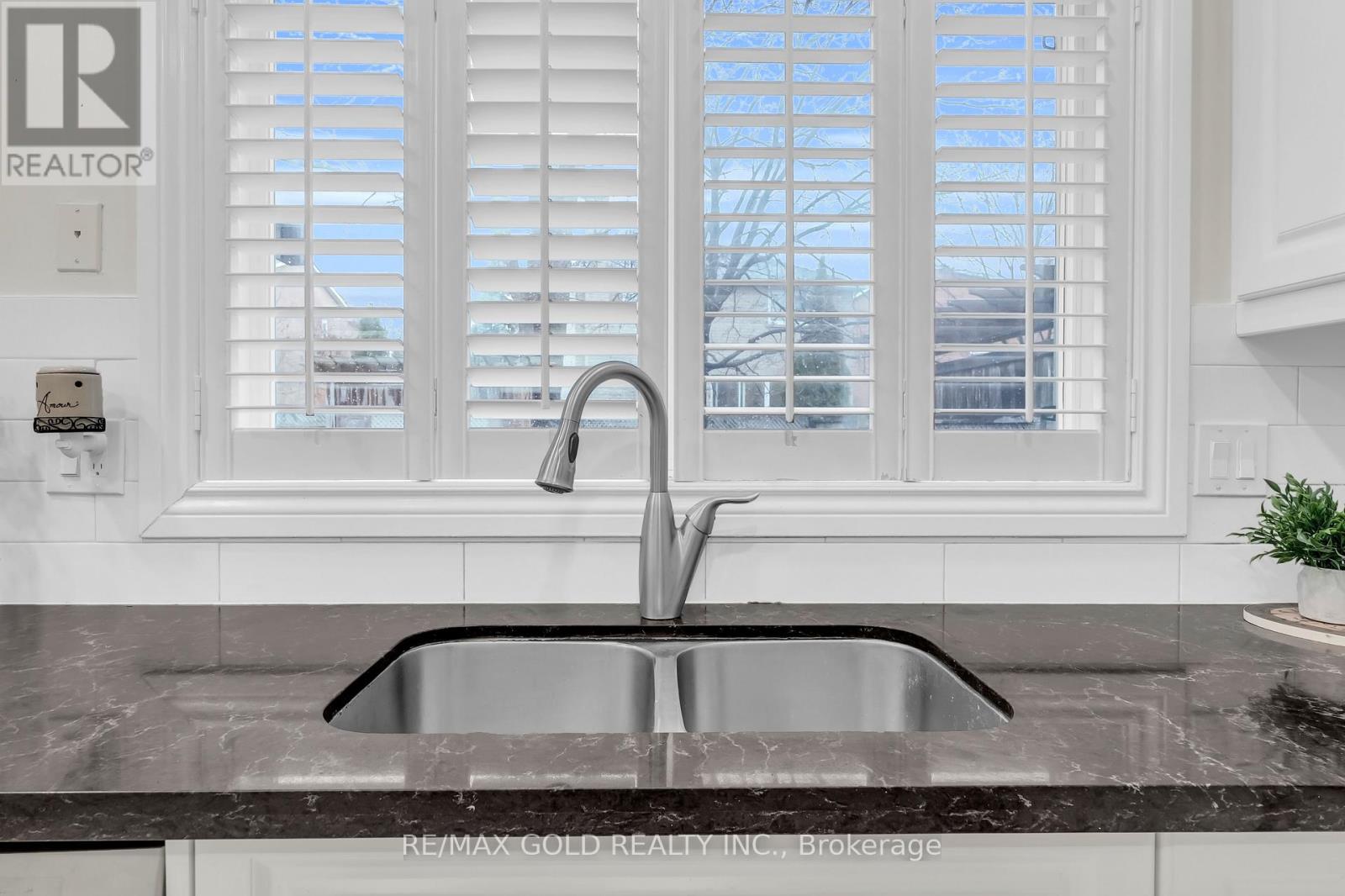 2911 Tradewind Drive, Mississauga, Ontario  L5N 6L2 - Photo 16 - W12986598