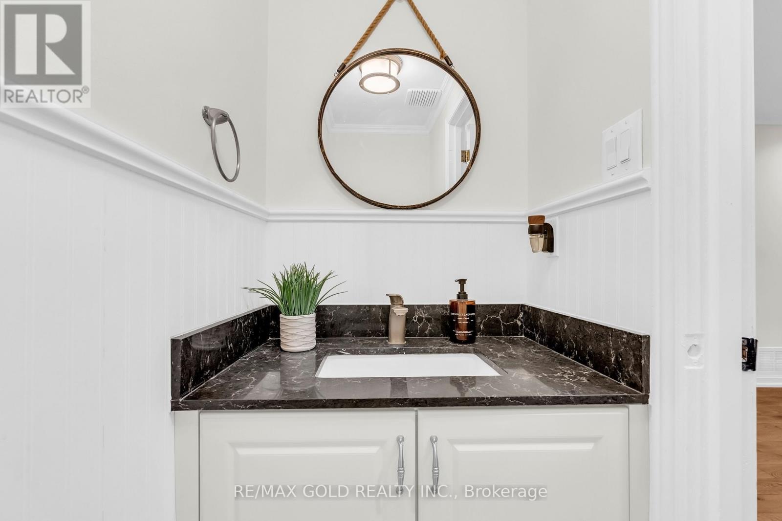 2911 Tradewind Drive, Mississauga, Ontario  L5N 6L2 - Photo 19 - W12986598