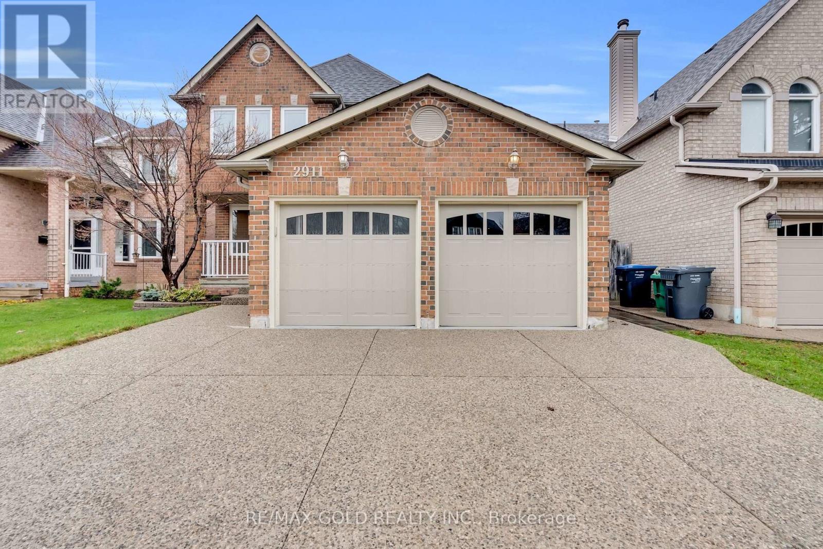 2911 Tradewind Drive, Mississauga, Ontario  L5N 6L2 - Photo 3 - W12986598