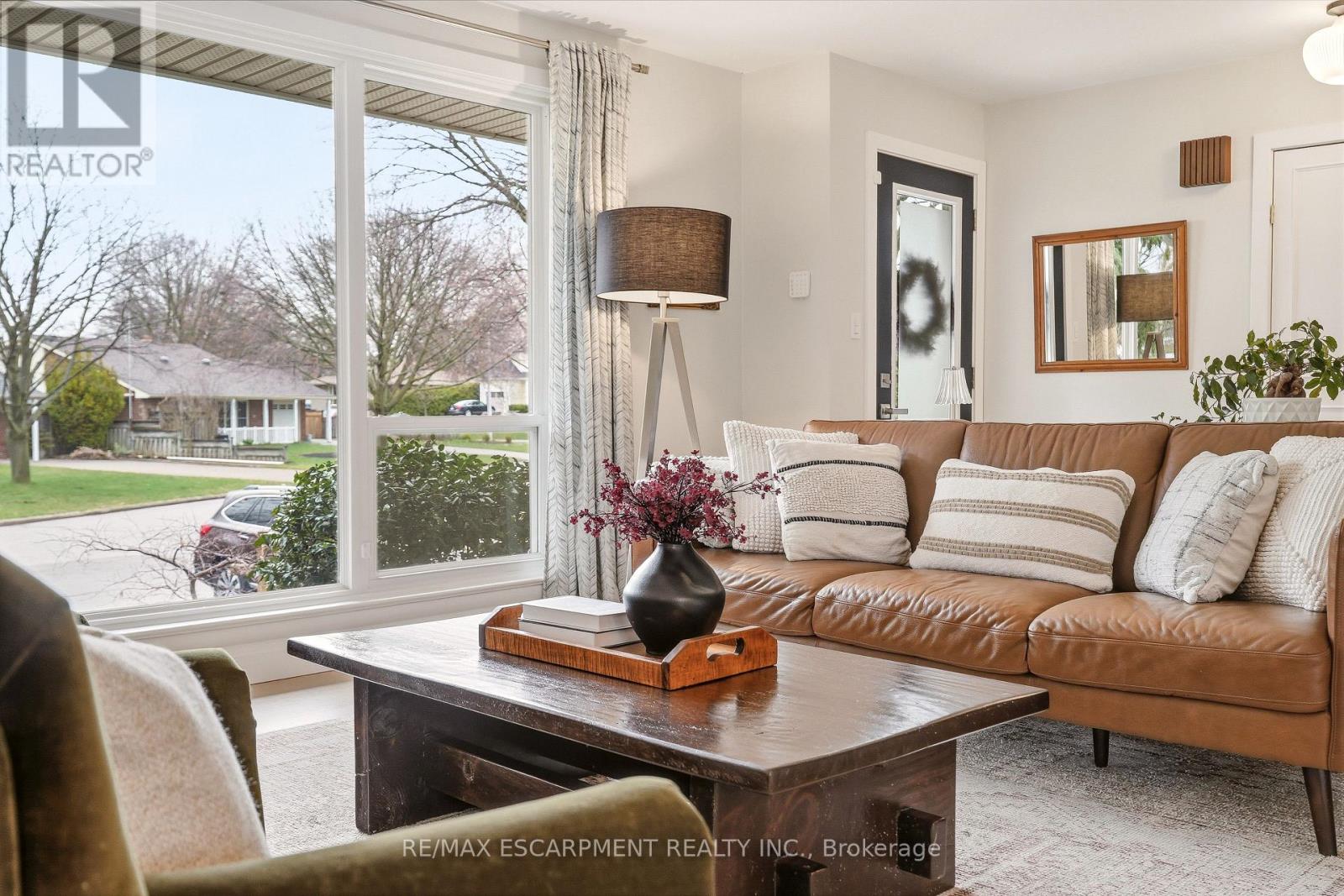 4046 Grapehill Avenue, Burlington, Ontario  L7L 1R2 - Photo 10 - W12986606