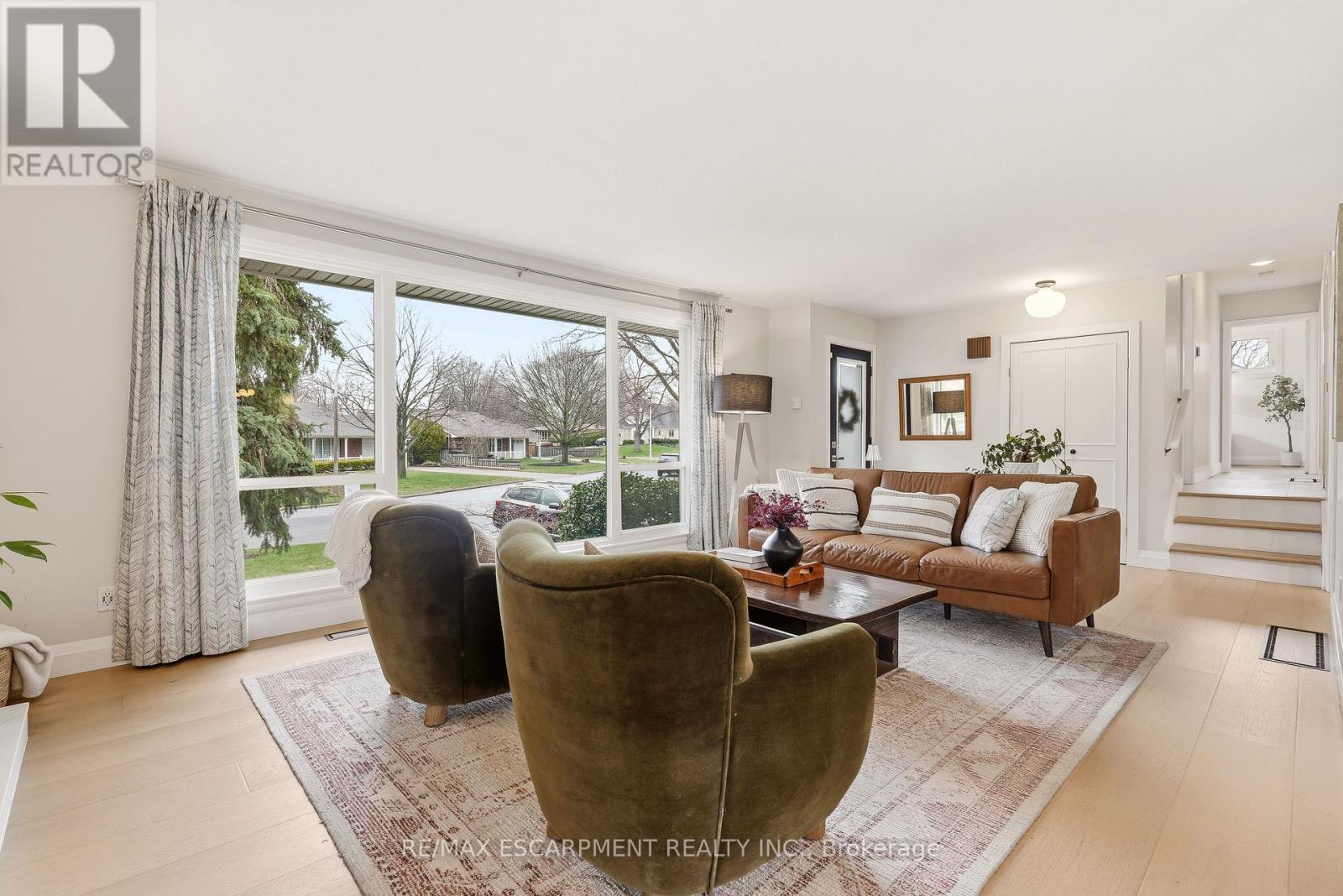 4046 Grapehill Avenue, Burlington, Ontario  L7L 1R2 - Photo 11 - W12986606