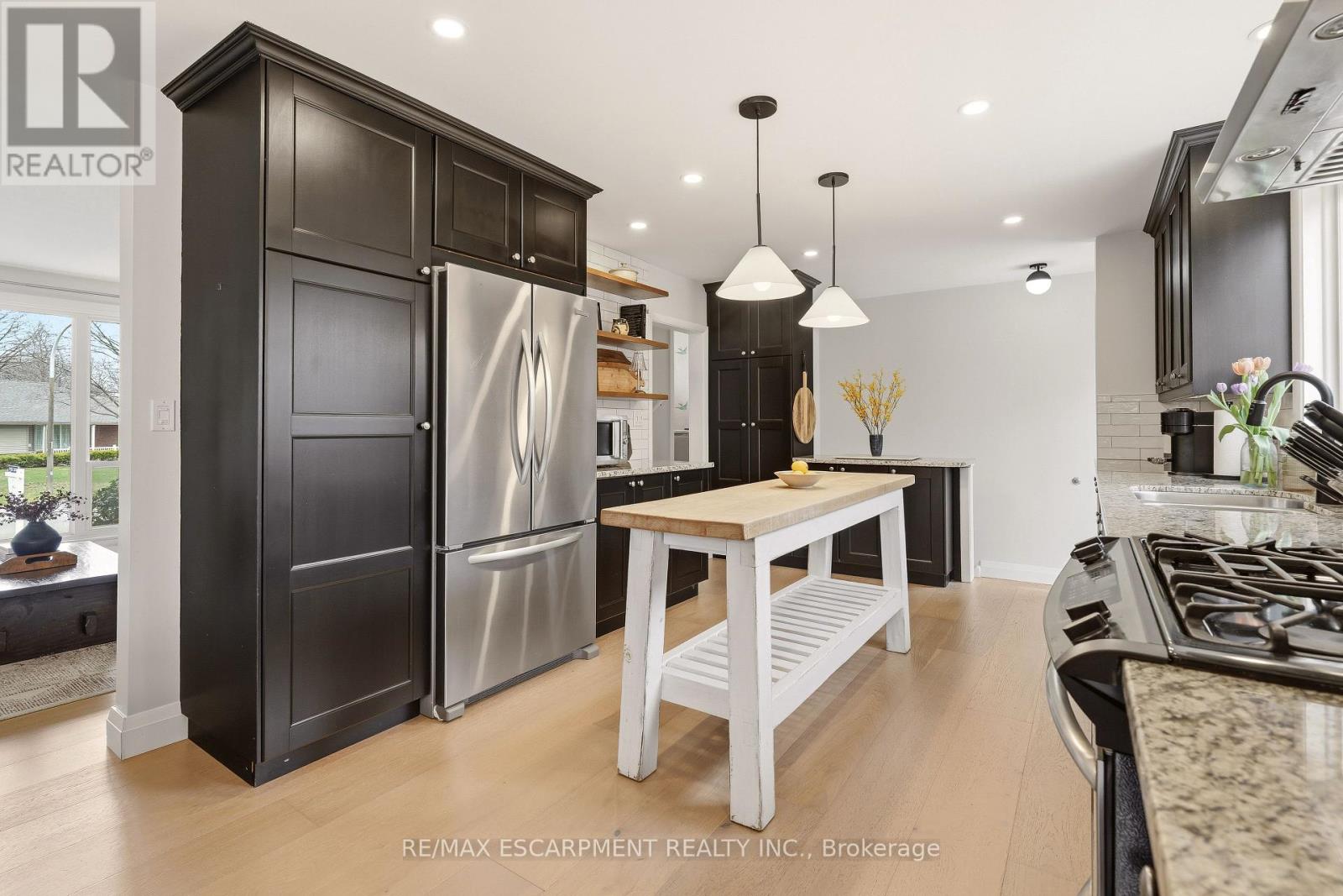 4046 Grapehill Avenue, Burlington, Ontario  L7L 1R2 - Photo 17 - W12986606