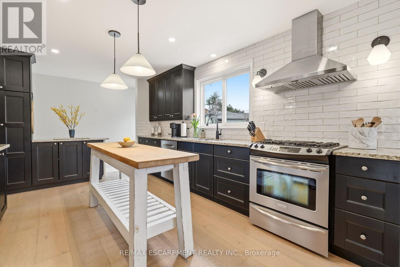 4046 Grapehill Avenue, Burlington, Ontario  L7L 1R2 - Photo 18 - W12986606