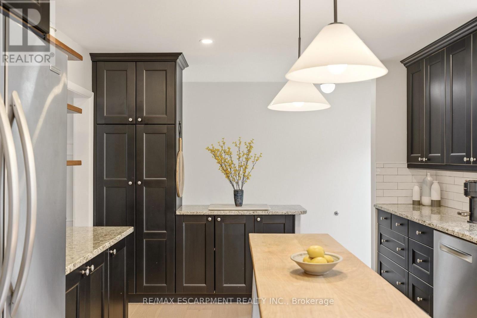 4046 Grapehill Avenue, Burlington, Ontario  L7L 1R2 - Photo 19 - W12986606