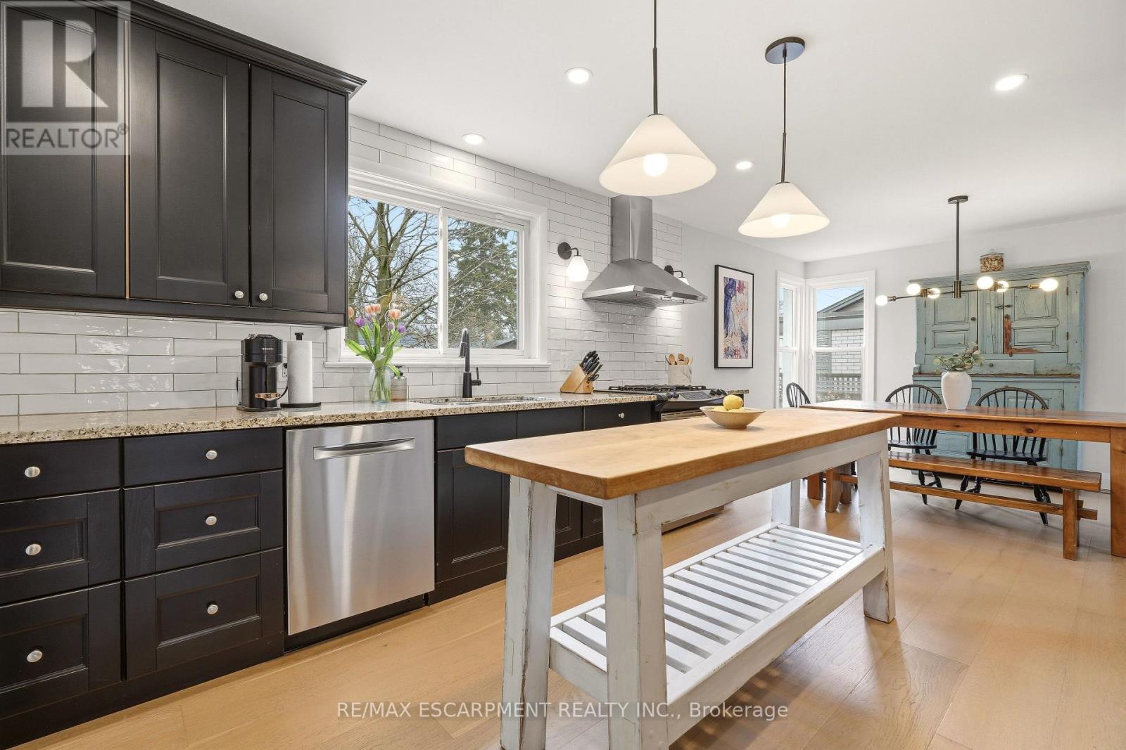 4046 Grapehill Avenue, Burlington, Ontario  L7L 1R2 - Photo 22 - W12986606