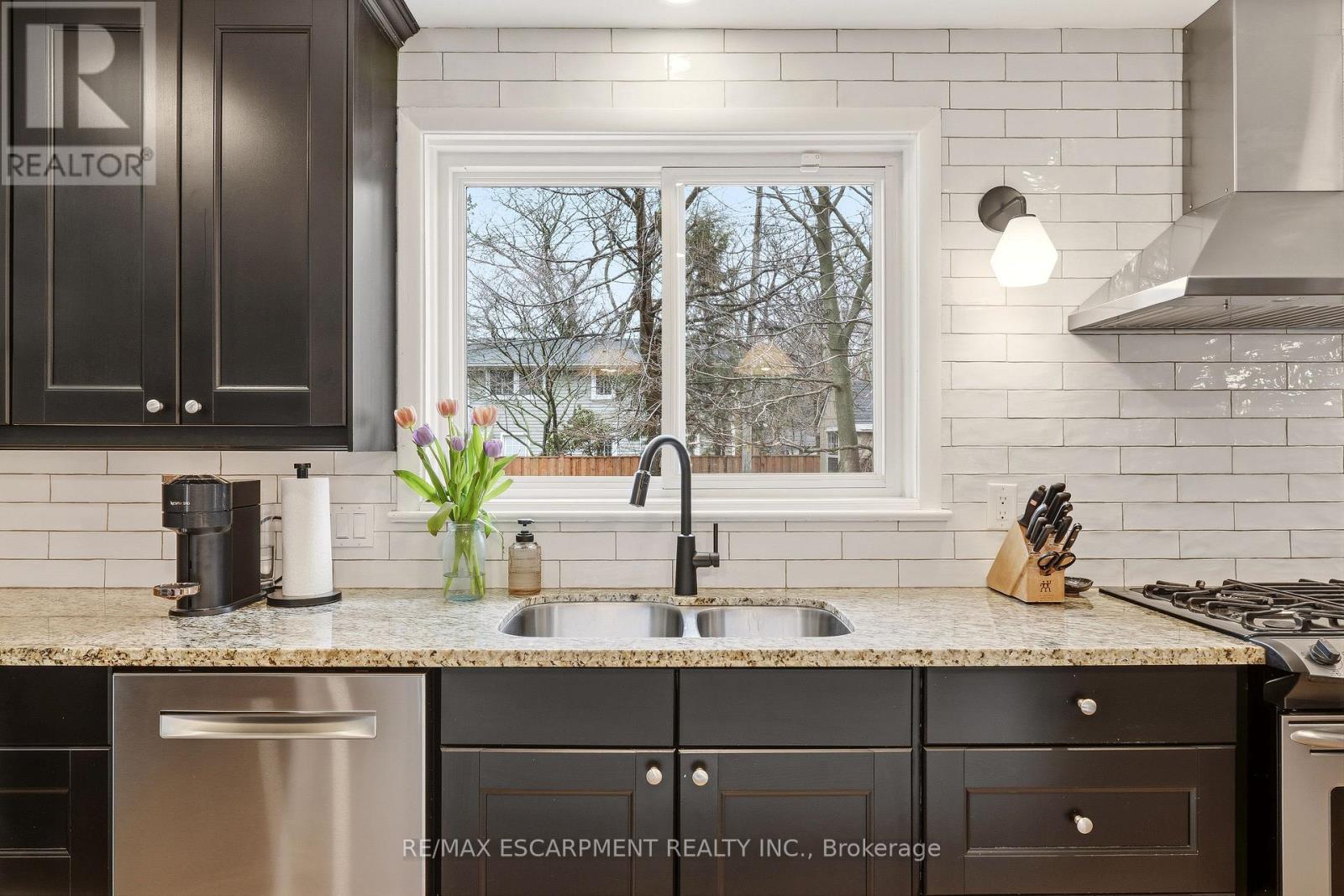 4046 Grapehill Avenue, Burlington, Ontario  L7L 1R2 - Photo 24 - W12986606