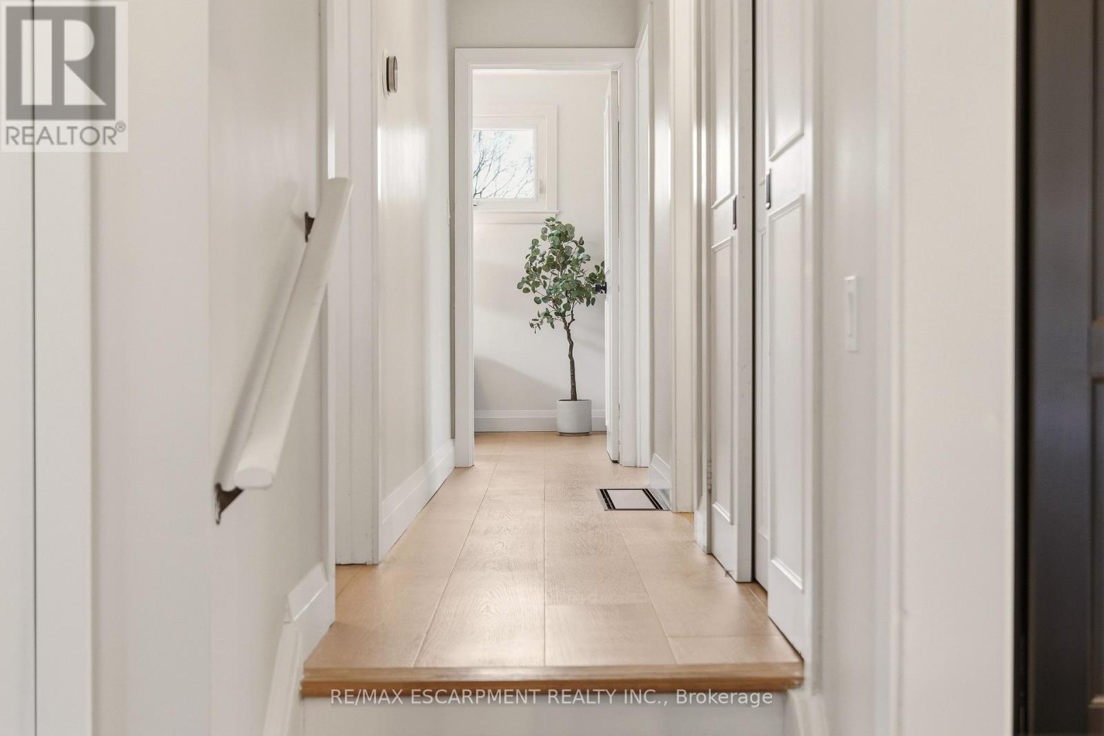 4046 Grapehill Avenue, Burlington, Ontario  L7L 1R2 - Photo 25 - W12986606