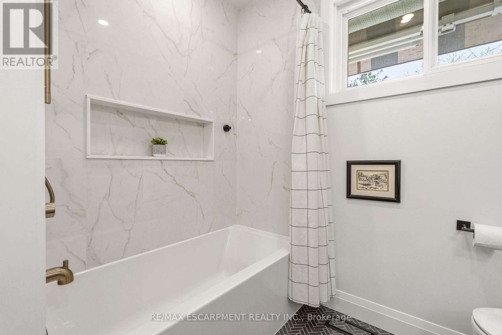 4046 Grapehill Avenue, Burlington, Ontario  L7L 1R2 - Photo 29 - W12986606