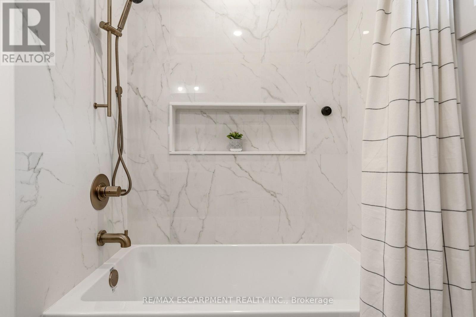 4046 Grapehill Avenue, Burlington, Ontario  L7L 1R2 - Photo 30 - W12986606