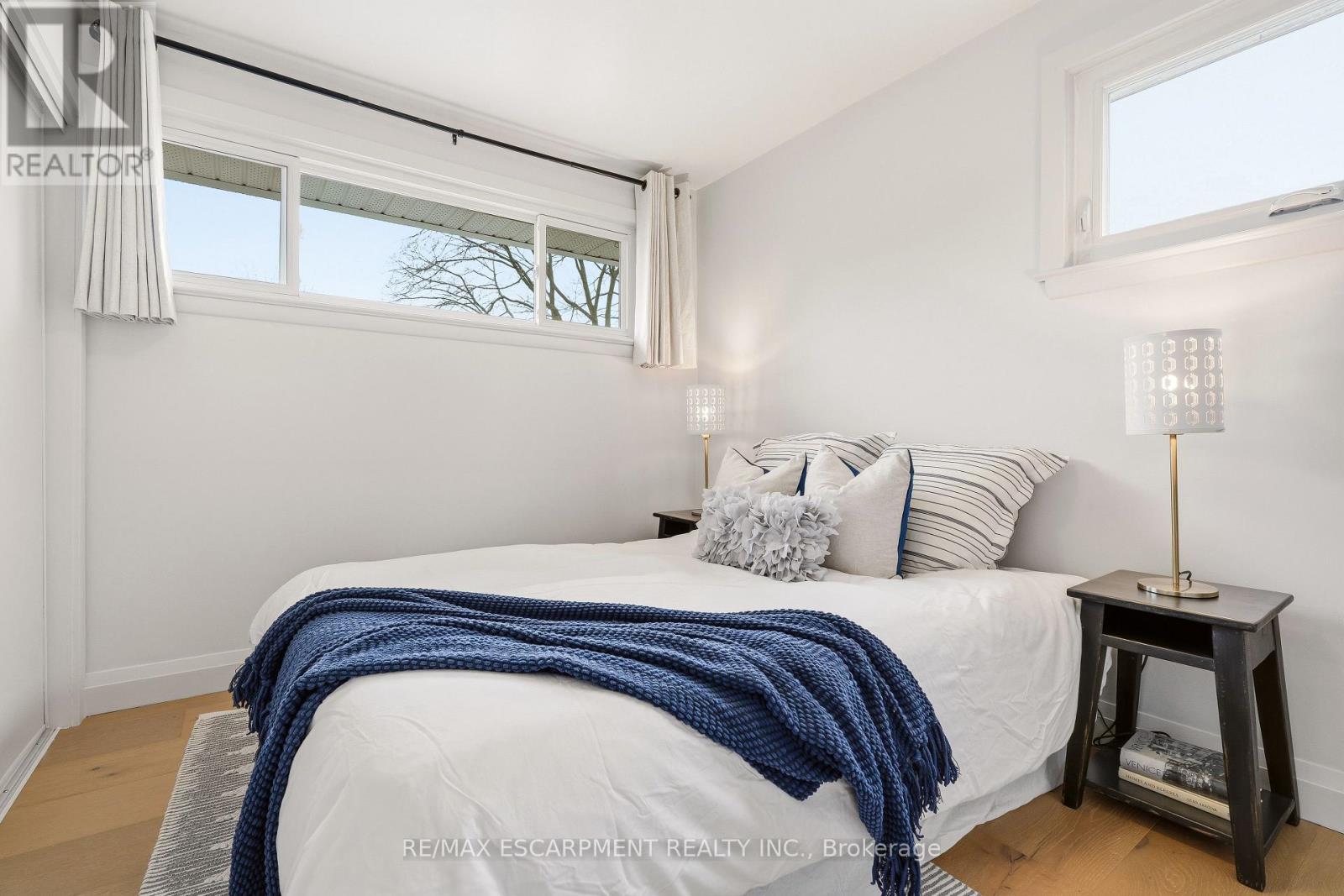 4046 Grapehill Avenue, Burlington, Ontario  L7L 1R2 - Photo 31 - W12986606