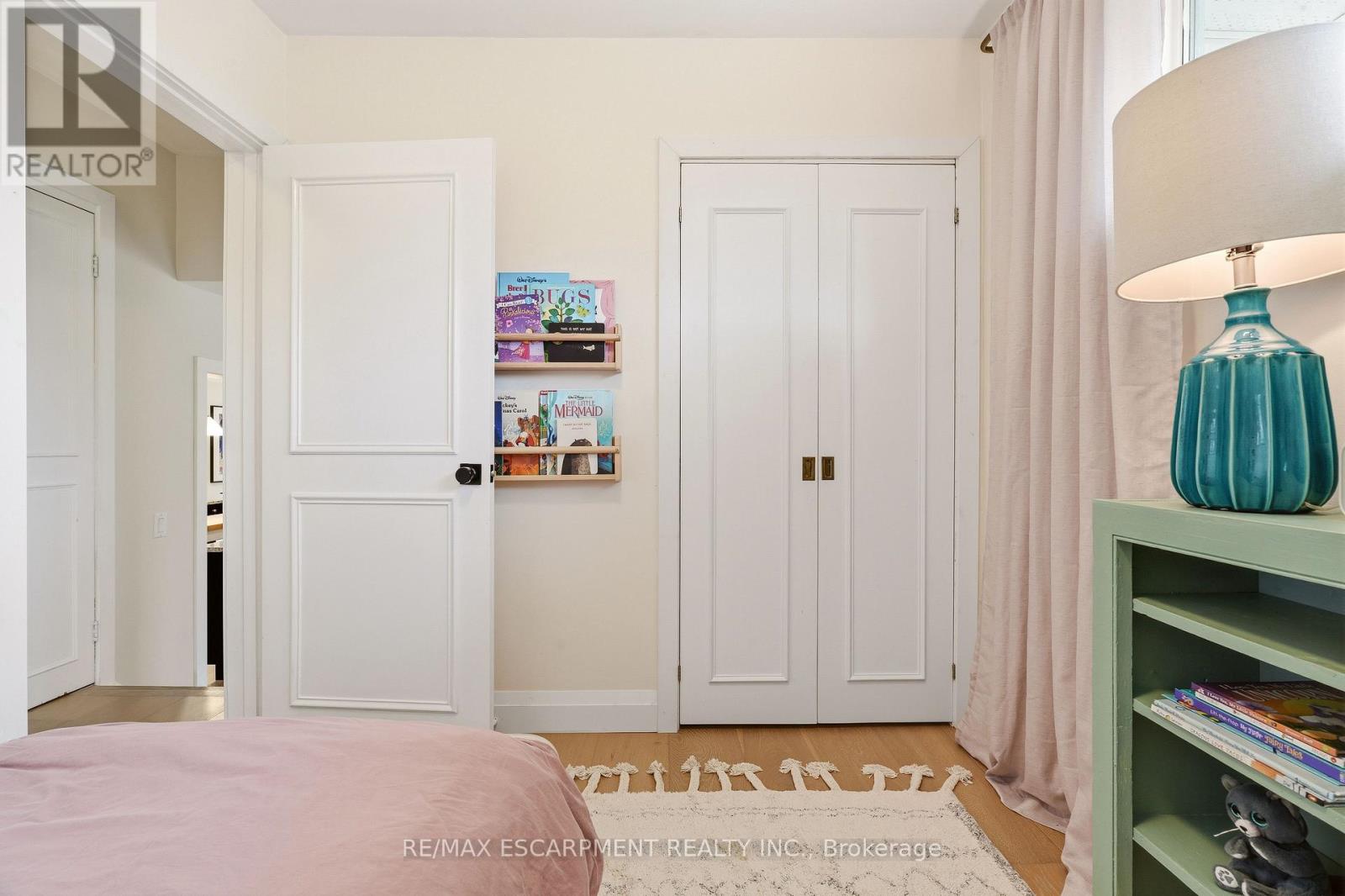 4046 Grapehill Avenue, Burlington, Ontario  L7L 1R2 - Photo 33 - W12986606