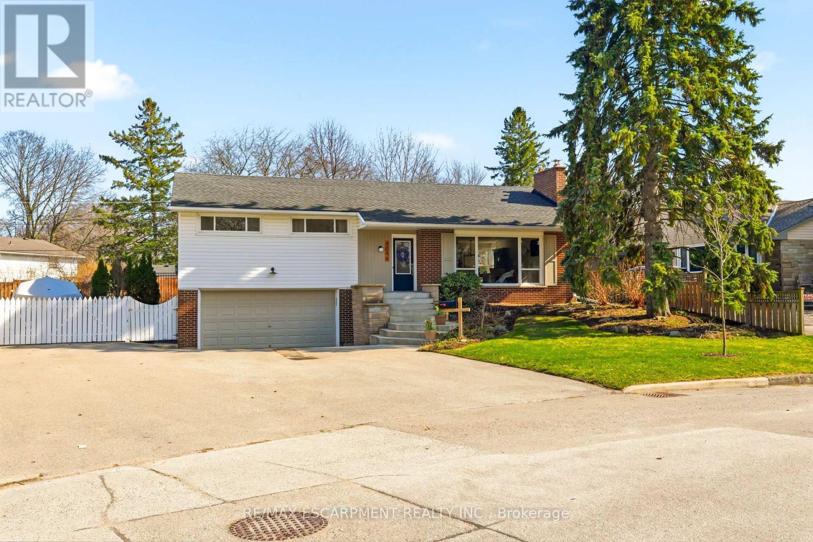 4046 Grapehill Avenue, Burlington, Ontario  L7L 1R2 - Photo 47 - W12986606