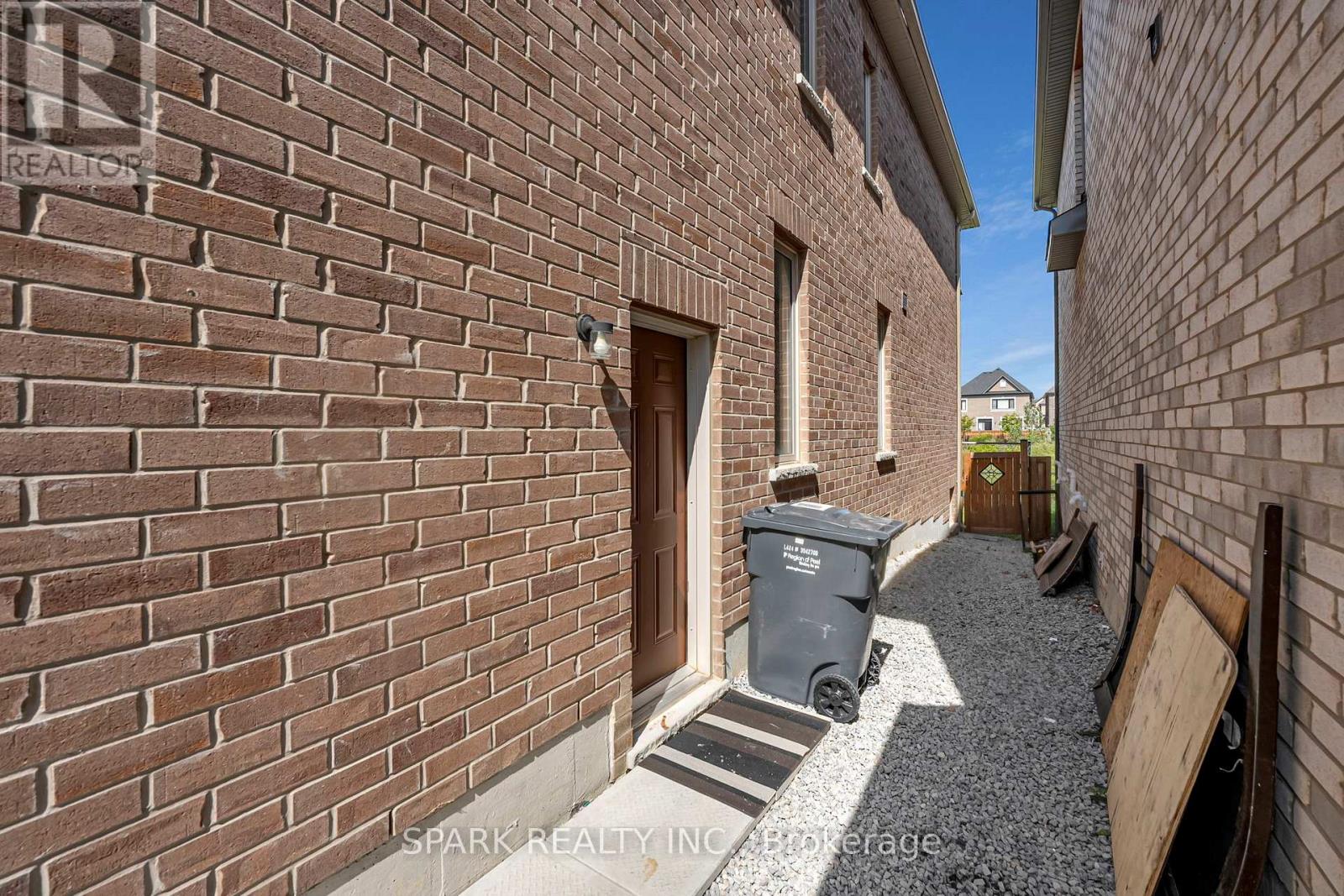 5 Boathouse Road, Brampton, Ontario  L7A 5B4 - Photo 28 - W12986612