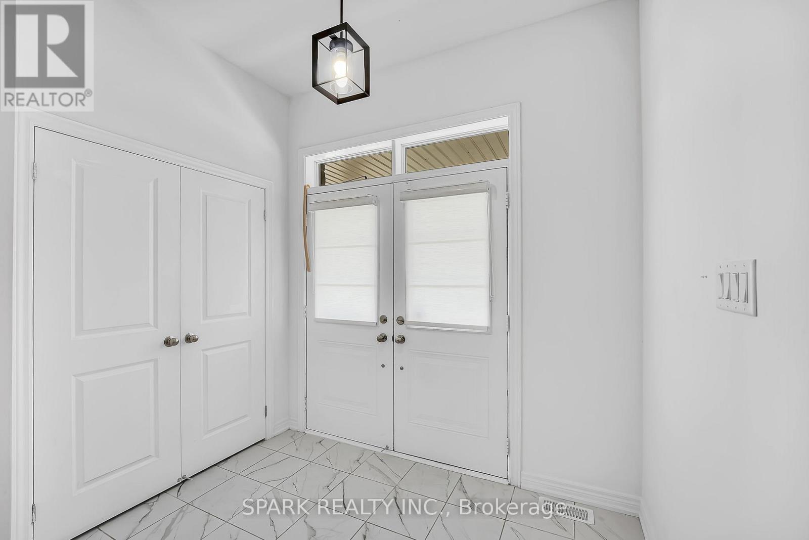 5 Boathouse Road, Brampton, Ontario  L7A 5B4 - Photo 3 - W12986612