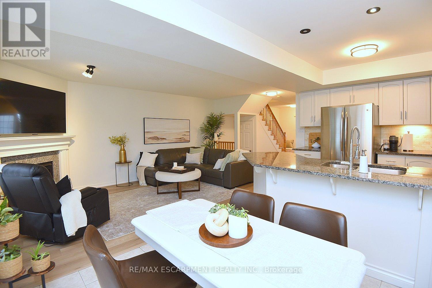 35 - 18 Cedar Street, Grimsby, Ontario  L3M 5M8 - Photo 13 - X12986520