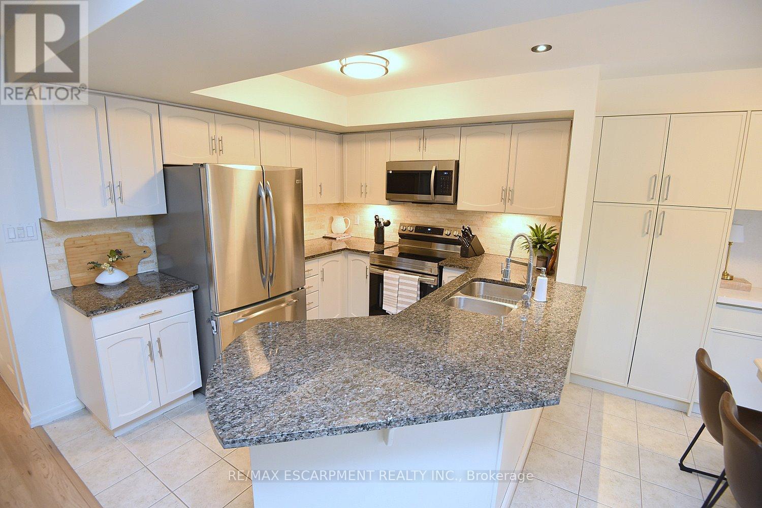 35 - 18 Cedar Street, Grimsby, Ontario  L3M 5M8 - Photo 16 - X12986520