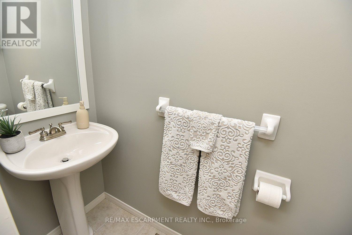 35 - 18 Cedar Street, Grimsby, Ontario  L3M 5M8 - Photo 19 - X12986520