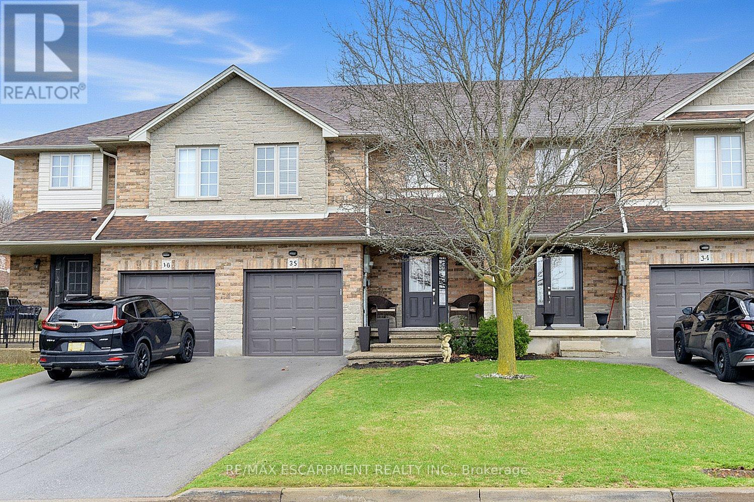 35 - 18 Cedar Street, Grimsby, Ontario  L3M 5M8 - Photo 2 - X12986520