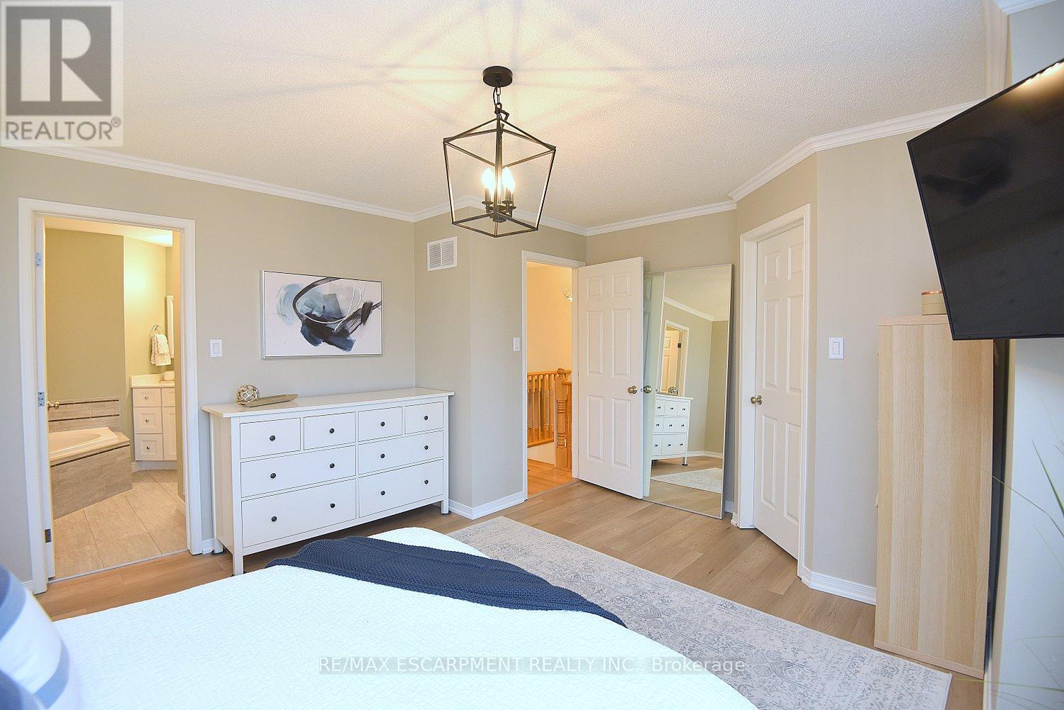 35 - 18 Cedar Street, Grimsby, Ontario  L3M 5M8 - Photo 23 - X12986520