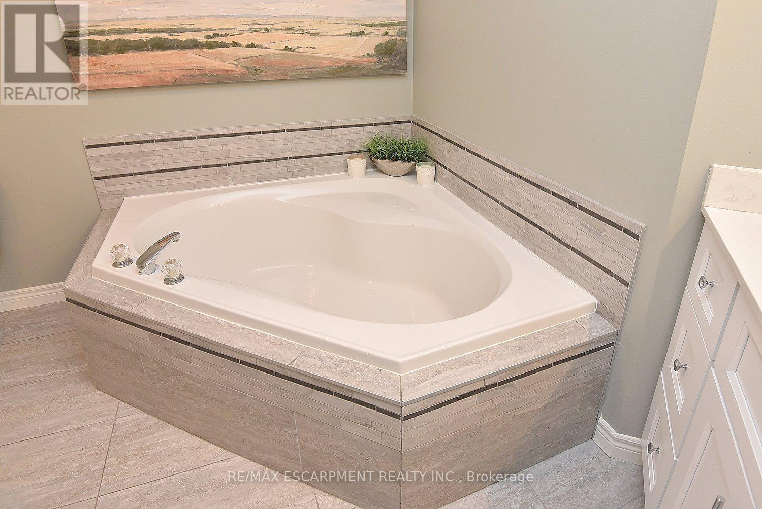 35 - 18 Cedar Street, Grimsby, Ontario  L3M 5M8 - Photo 28 - X12986520