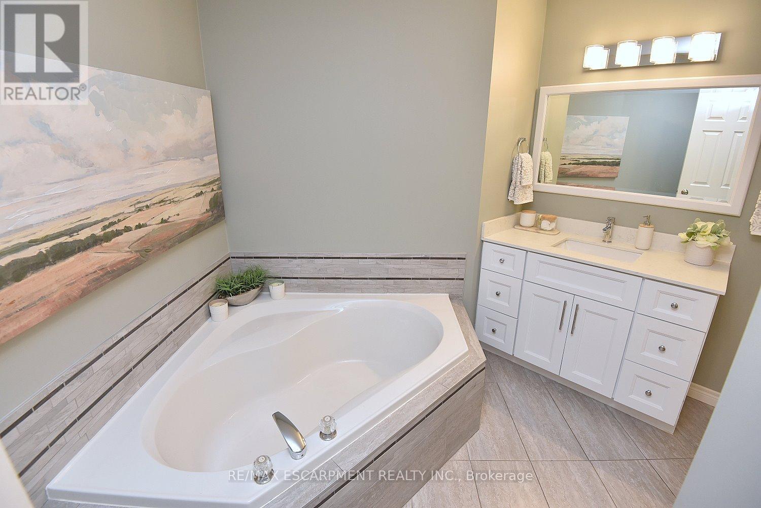 35 - 18 Cedar Street, Grimsby, Ontario  L3M 5M8 - Photo 29 - X12986520