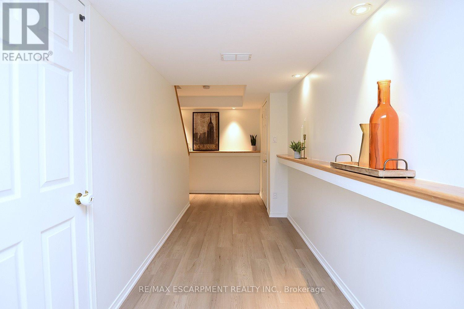 35 - 18 Cedar Street, Grimsby, Ontario  L3M 5M8 - Photo 33 - X12986520