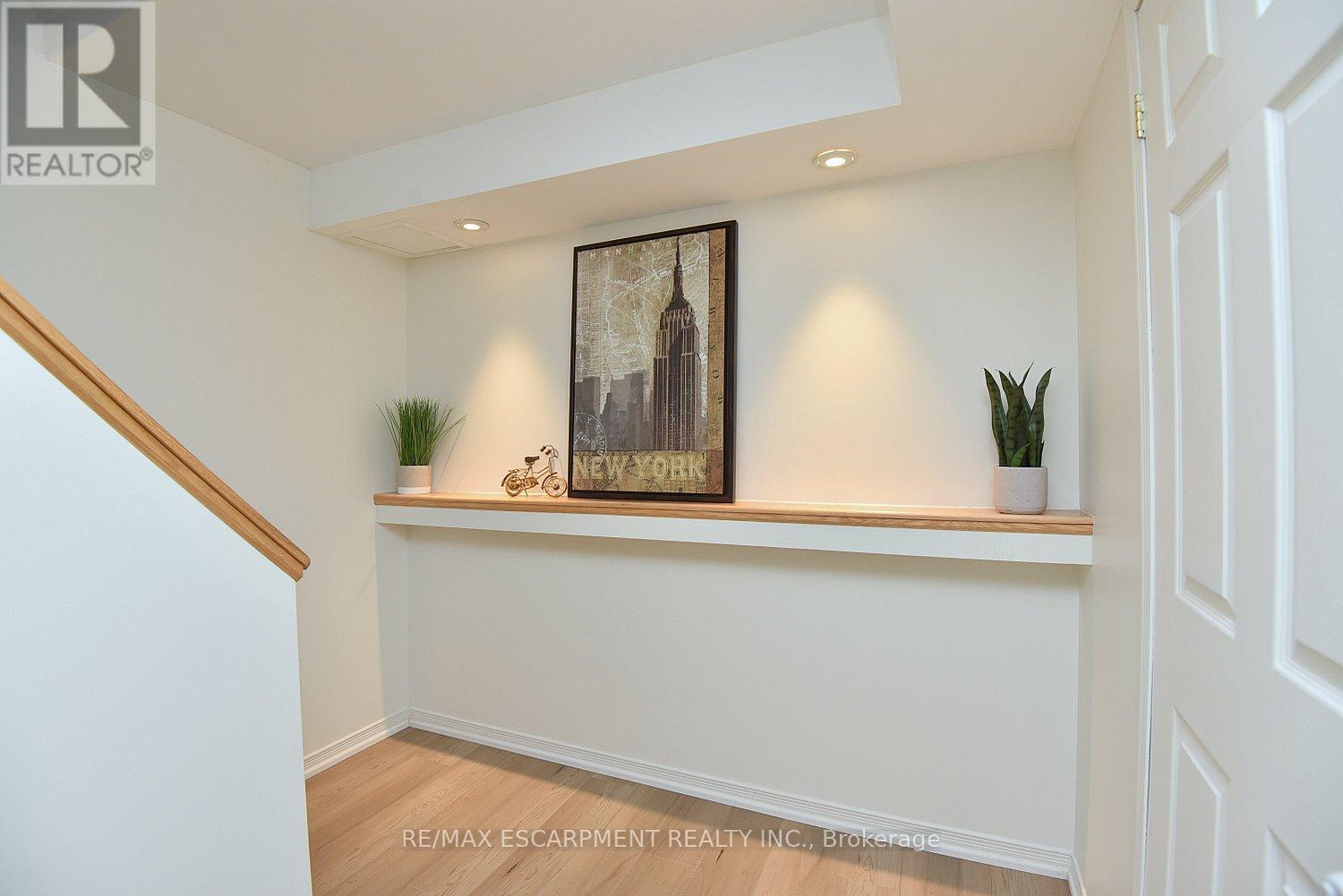 35 - 18 Cedar Street, Grimsby, Ontario  L3M 5M8 - Photo 34 - X12986520