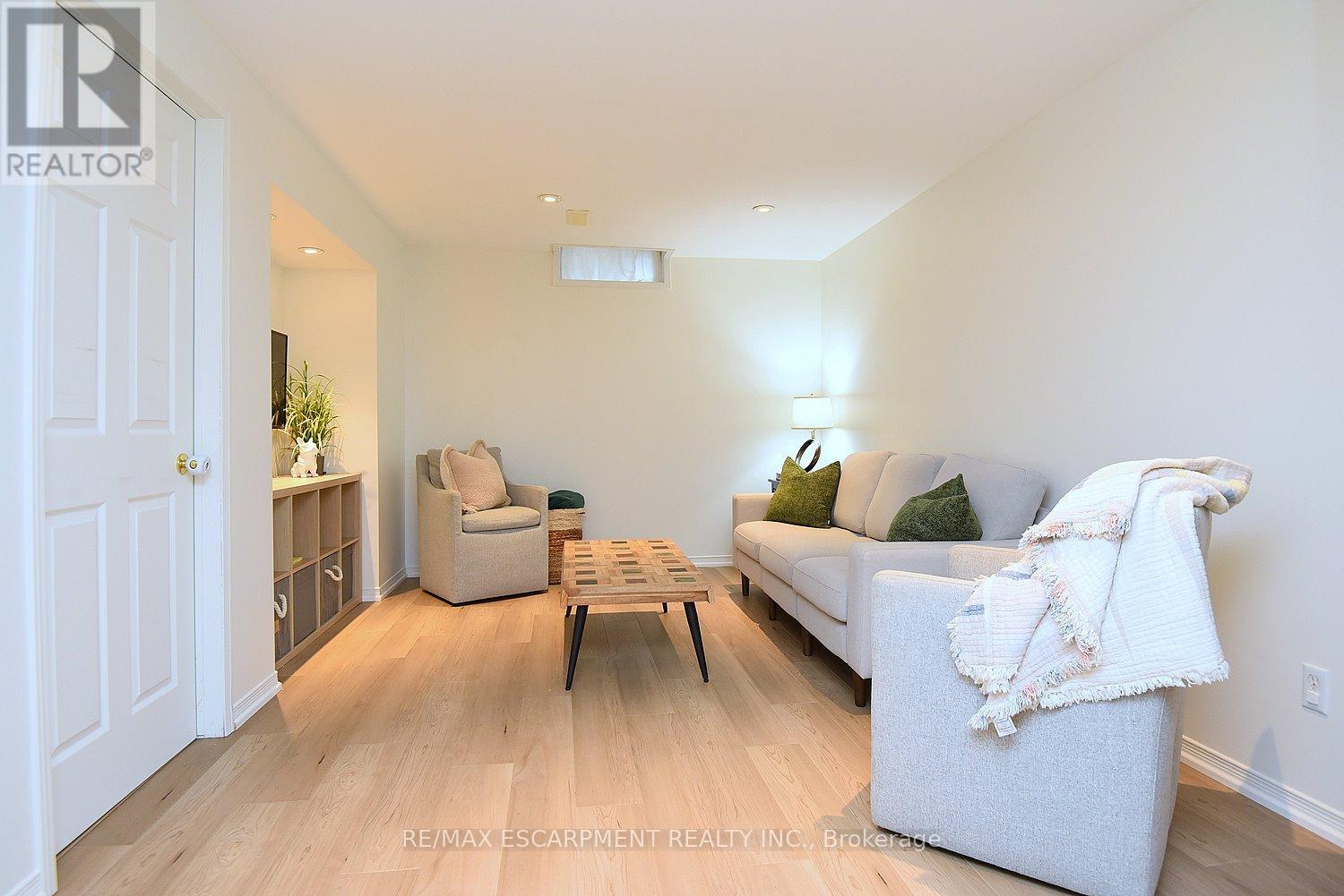 35 - 18 Cedar Street, Grimsby, Ontario  L3M 5M8 - Photo 36 - X12986520