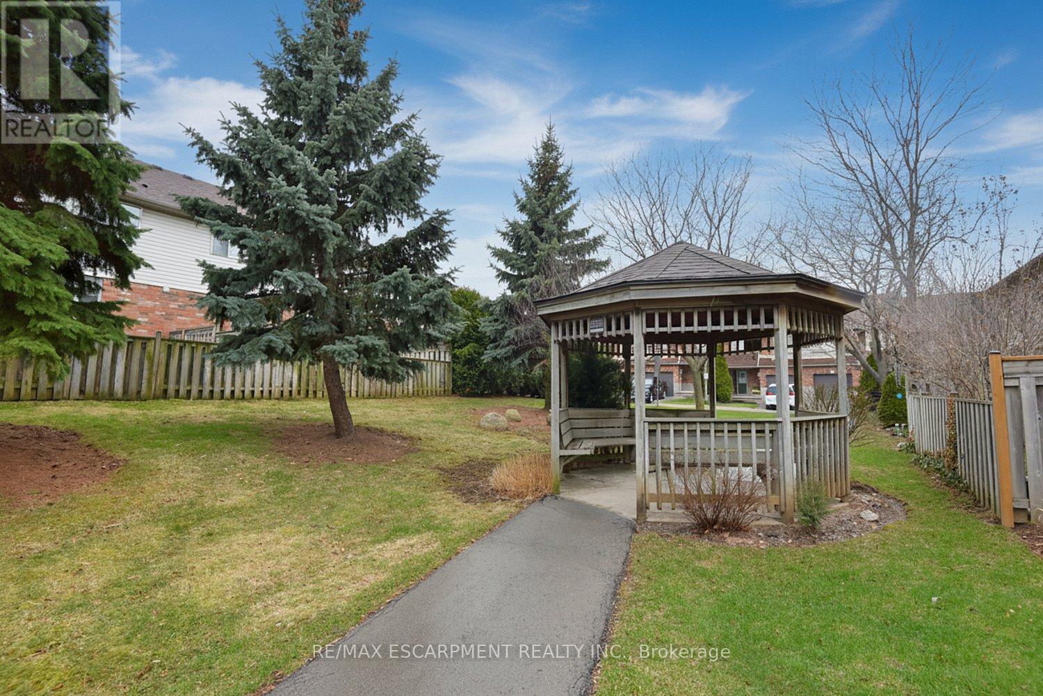 35 - 18 Cedar Street, Grimsby, Ontario  L3M 5M8 - Photo 40 - X12986520