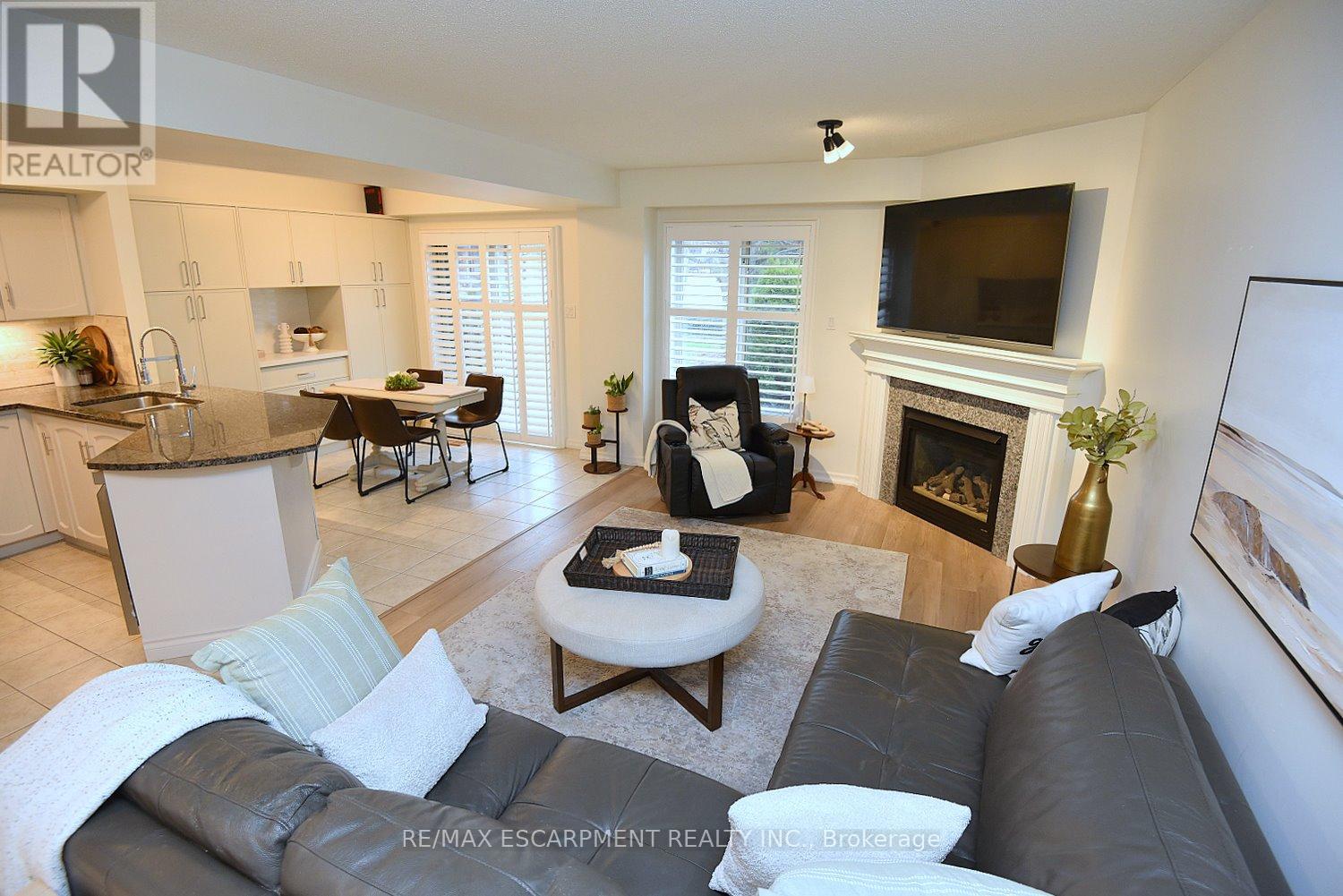 35 - 18 Cedar Street, Grimsby, Ontario  L3M 5M8 - Photo 6 - X12986520