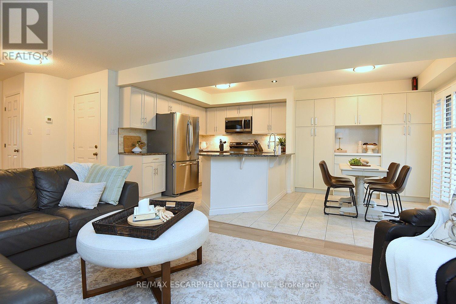 35 - 18 Cedar Street, Grimsby, Ontario  L3M 5M8 - Photo 8 - X12986520