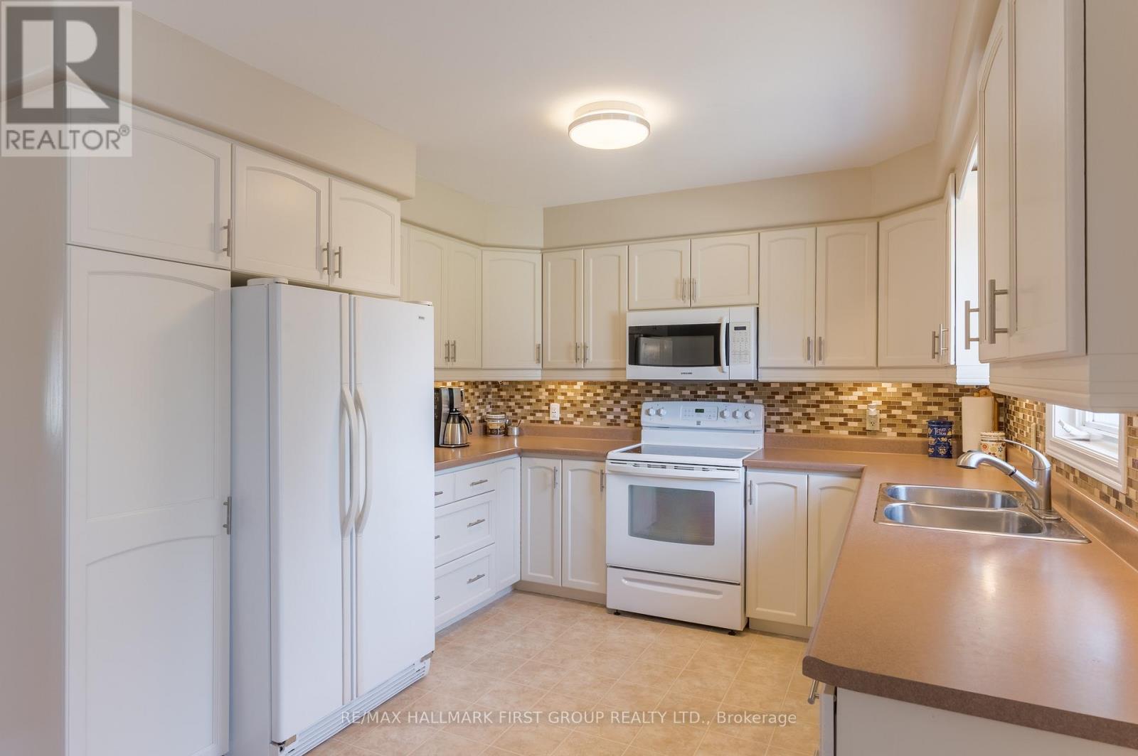 4 Bluewater Avenue, Kawartha Lakes, Ontario  K9V 0K6 - Photo 13 - X12986564