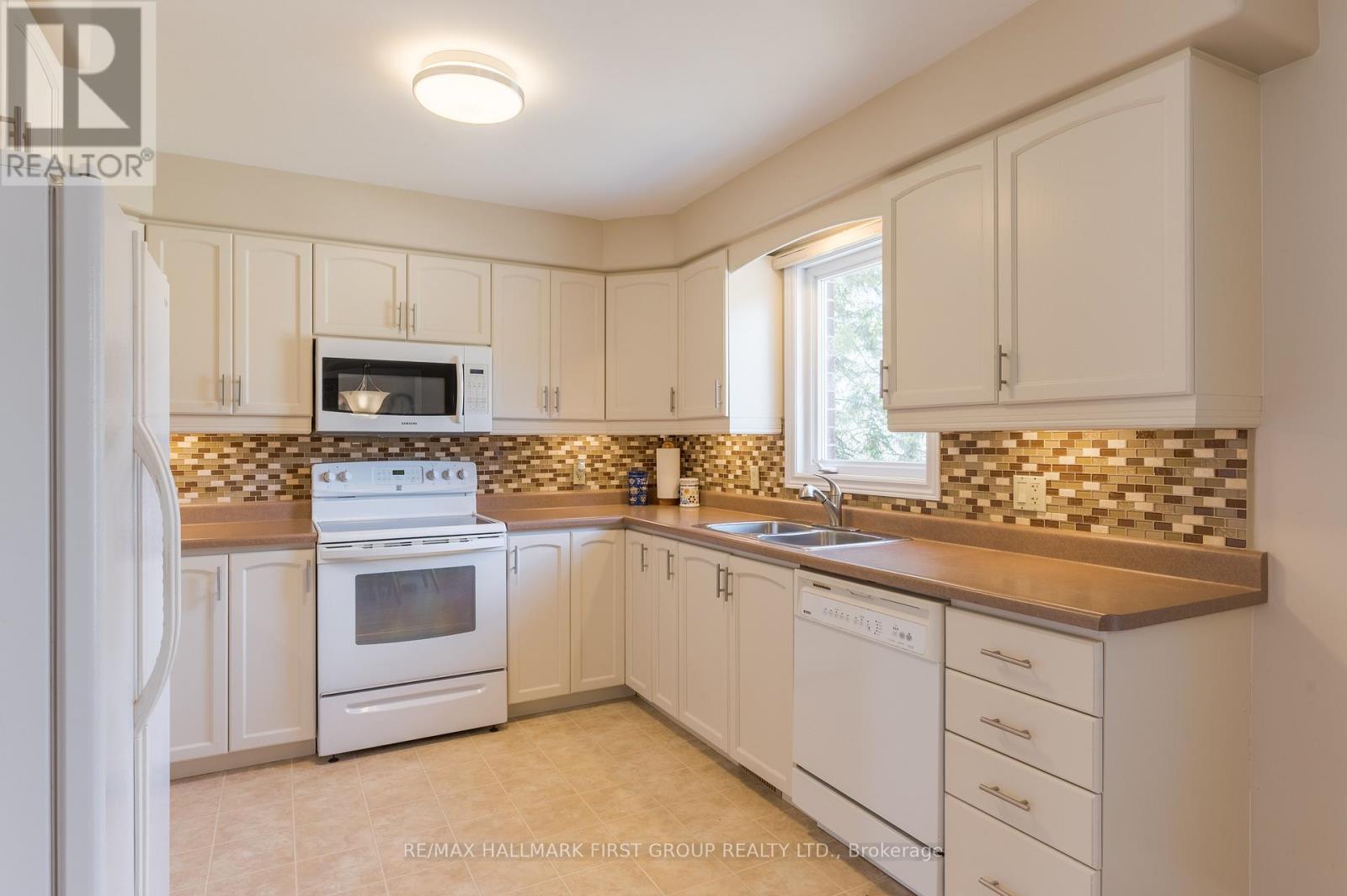 4 Bluewater Avenue, Kawartha Lakes, Ontario  K9V 0K6 - Photo 14 - X12986564