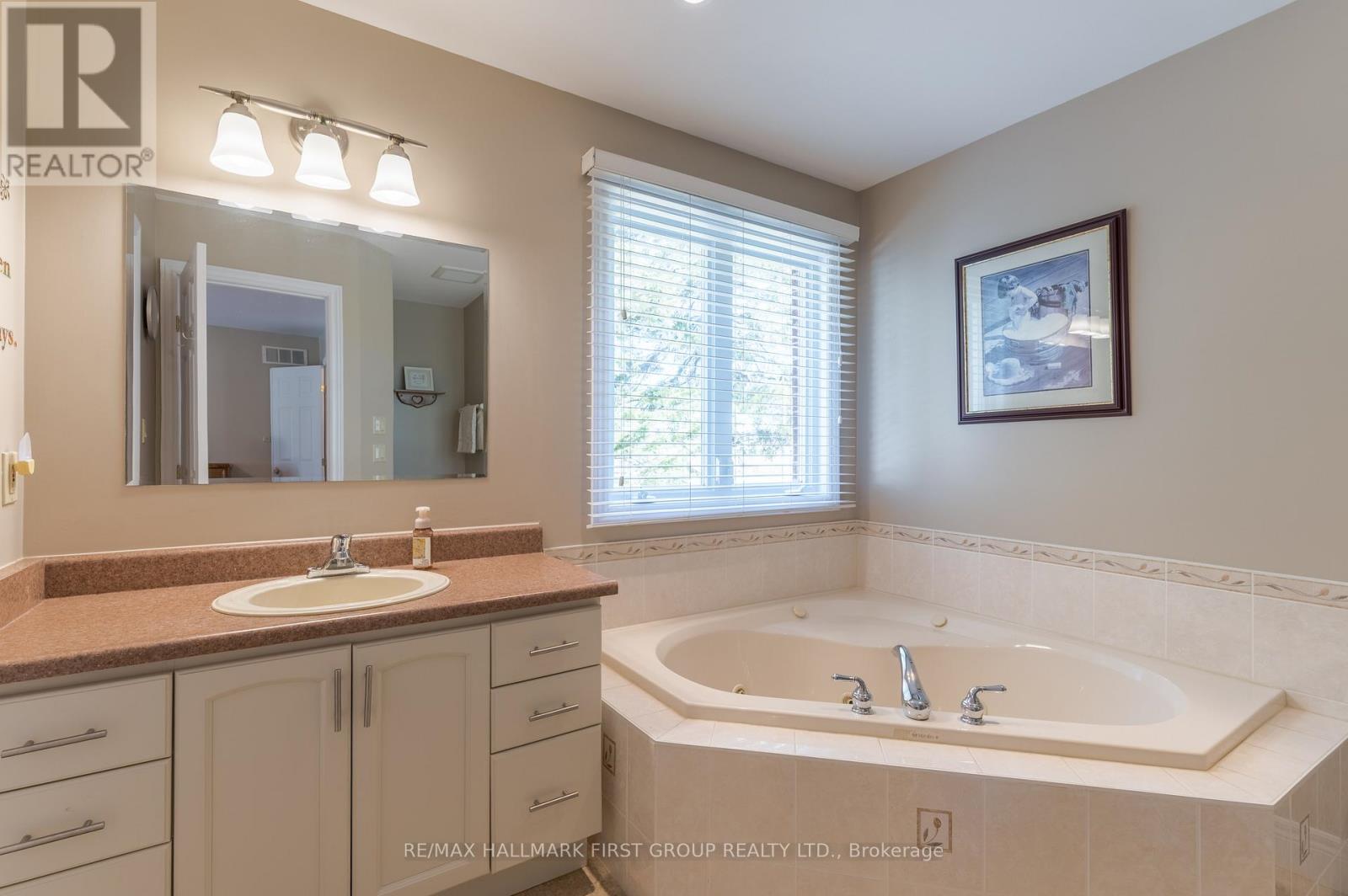 4 Bluewater Avenue, Kawartha Lakes, Ontario  K9V 0K6 - Photo 21 - X12986564