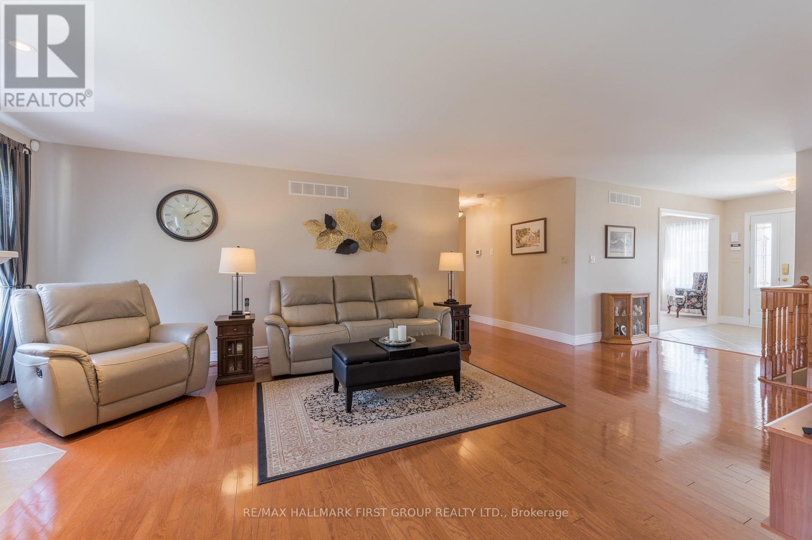 4 Bluewater Avenue, Kawartha Lakes, Ontario  K9V 0K6 - Photo 8 - X12986564