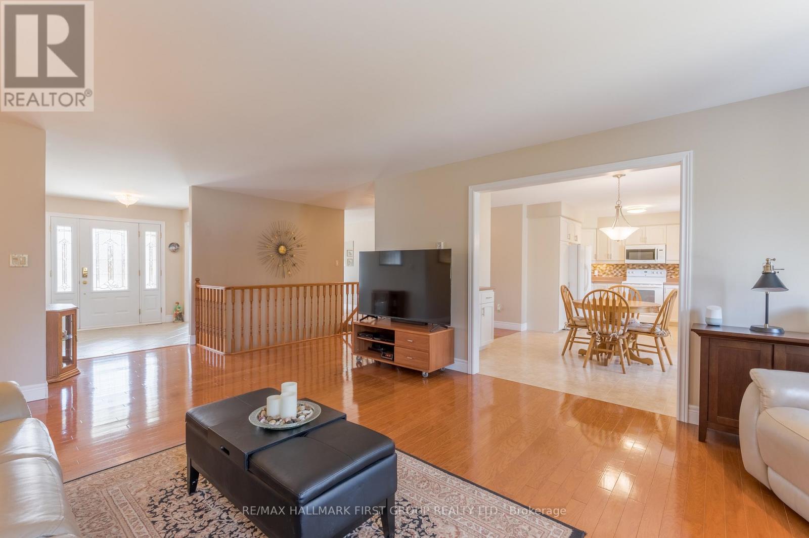 4 Bluewater Avenue, Kawartha Lakes, Ontario  K9V 0K6 - Photo 9 - X12986564