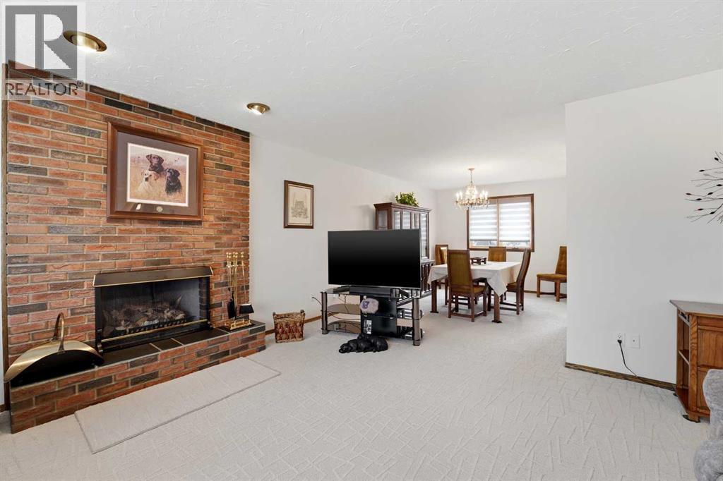 77 Allan Close, Red Deer, Alberta T4R 1A4 - Photo 6 - A2300774