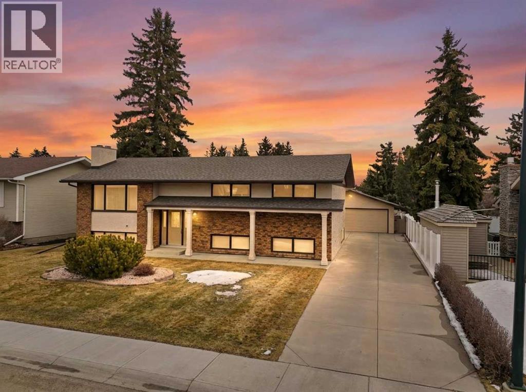 77 Allan Close, Red Deer, Alberta T4R 1A4 - Photo 2 - A2300774