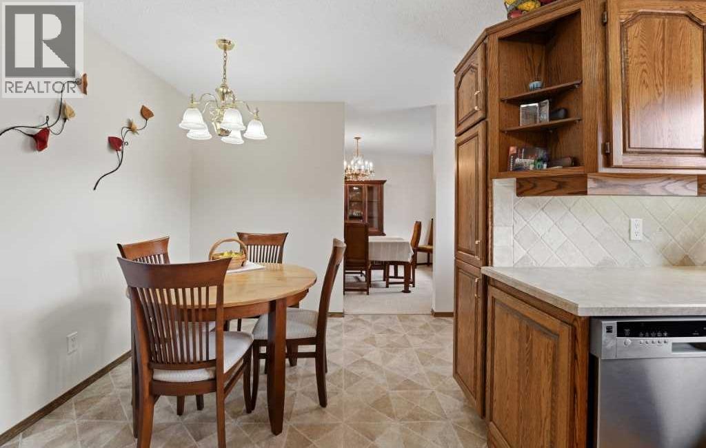 77 Allan Close, Red Deer, Alberta T4R 1A4 - Photo 9 - A2300774