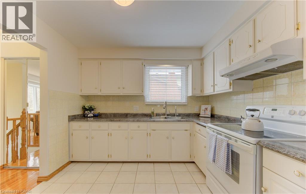 274 Heritage Drive, Kitchener, Ontario  N2B 3K8 - Photo 10 - 40815519