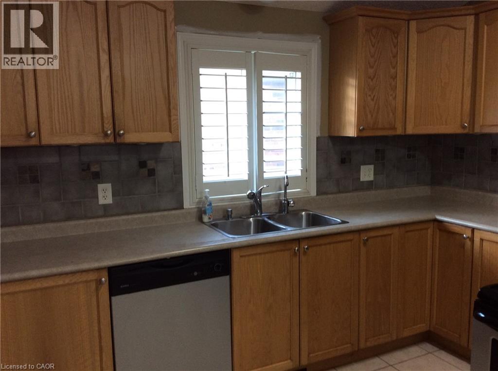 431 Lausanne Crescent, Waterloo, Ontario  N2T 2X6 - Photo 3 - 40819460