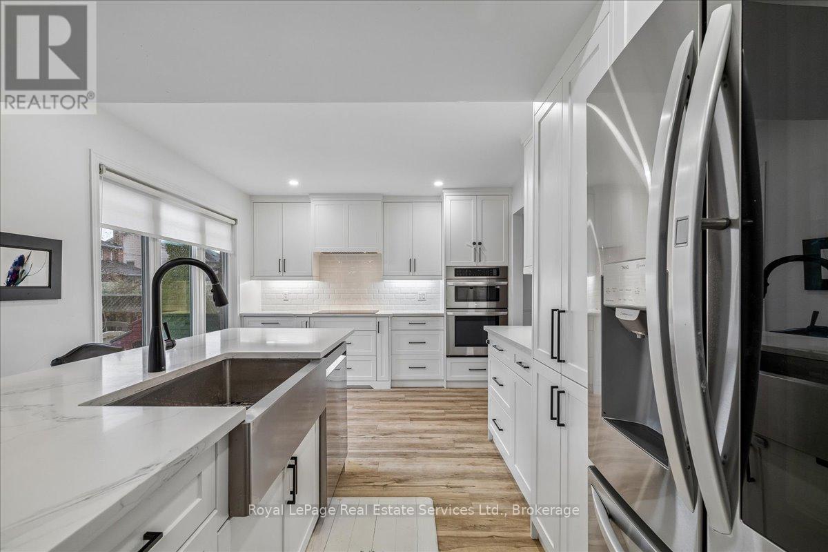 3231 Pinemeadow Drive, Burlington, Ontario  L7M 3M5 - Photo 10 - W12986668