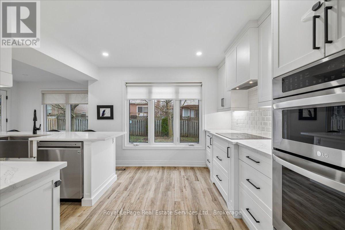 3231 Pinemeadow Drive, Burlington, Ontario  L7M 3M5 - Photo 12 - W12986668