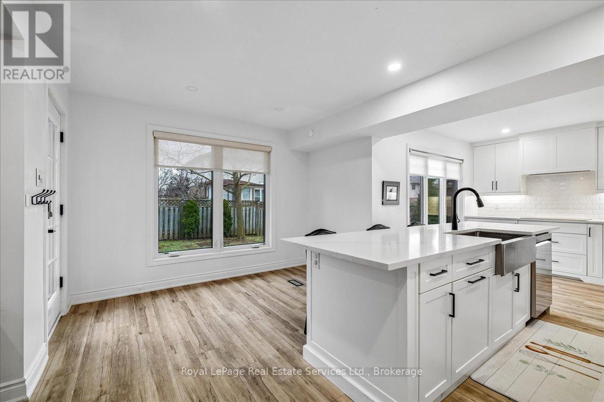 3231 Pinemeadow Drive, Burlington, Ontario  L7M 3M5 - Photo 13 - W12986668