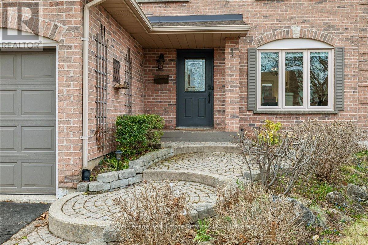 3231 Pinemeadow Drive, Burlington, Ontario  L7M 3M5 - Photo 2 - W12986668