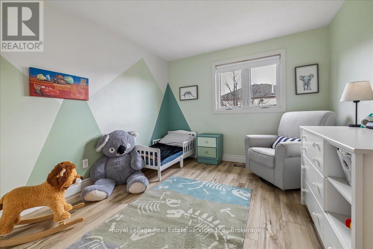 3231 Pinemeadow Drive, Burlington, Ontario  L7M 3M5 - Photo 21 - W12986668