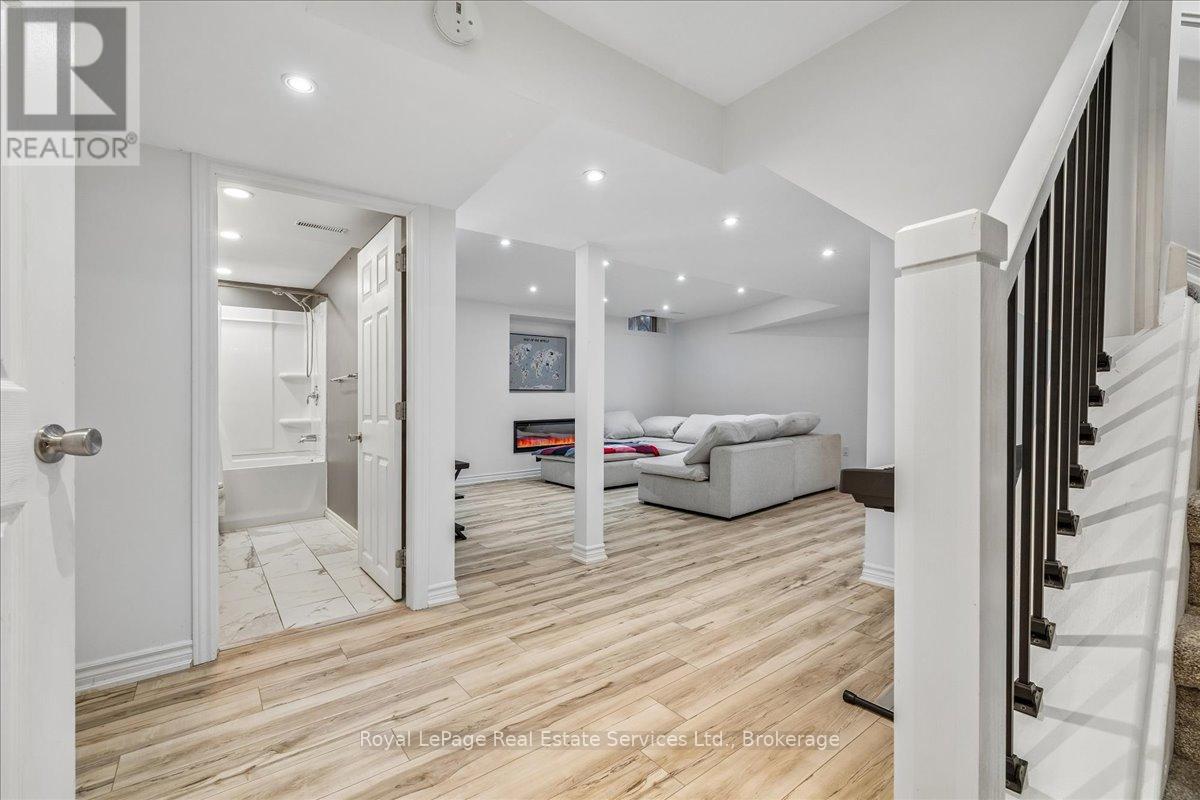 3231 Pinemeadow Drive, Burlington, Ontario  L7M 3M5 - Photo 26 - W12986668