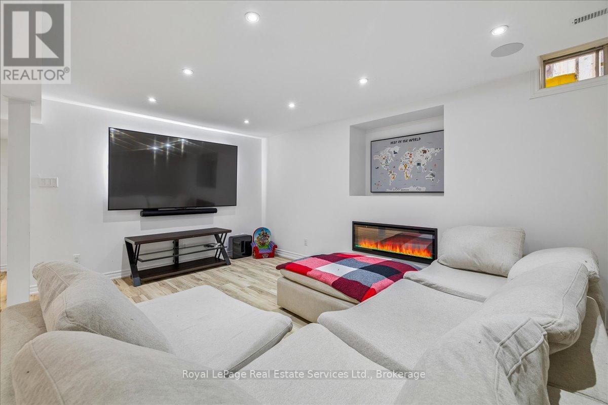 3231 Pinemeadow Drive, Burlington, Ontario  L7M 3M5 - Photo 27 - W12986668