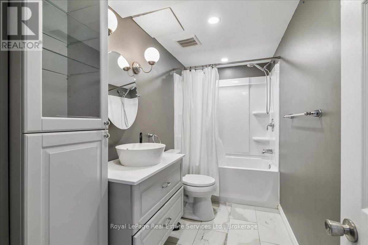 3231 Pinemeadow Drive, Burlington, Ontario  L7M 3M5 - Photo 29 - W12986668